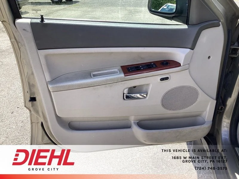 Used 2006 Beige Jeep Limited image 16