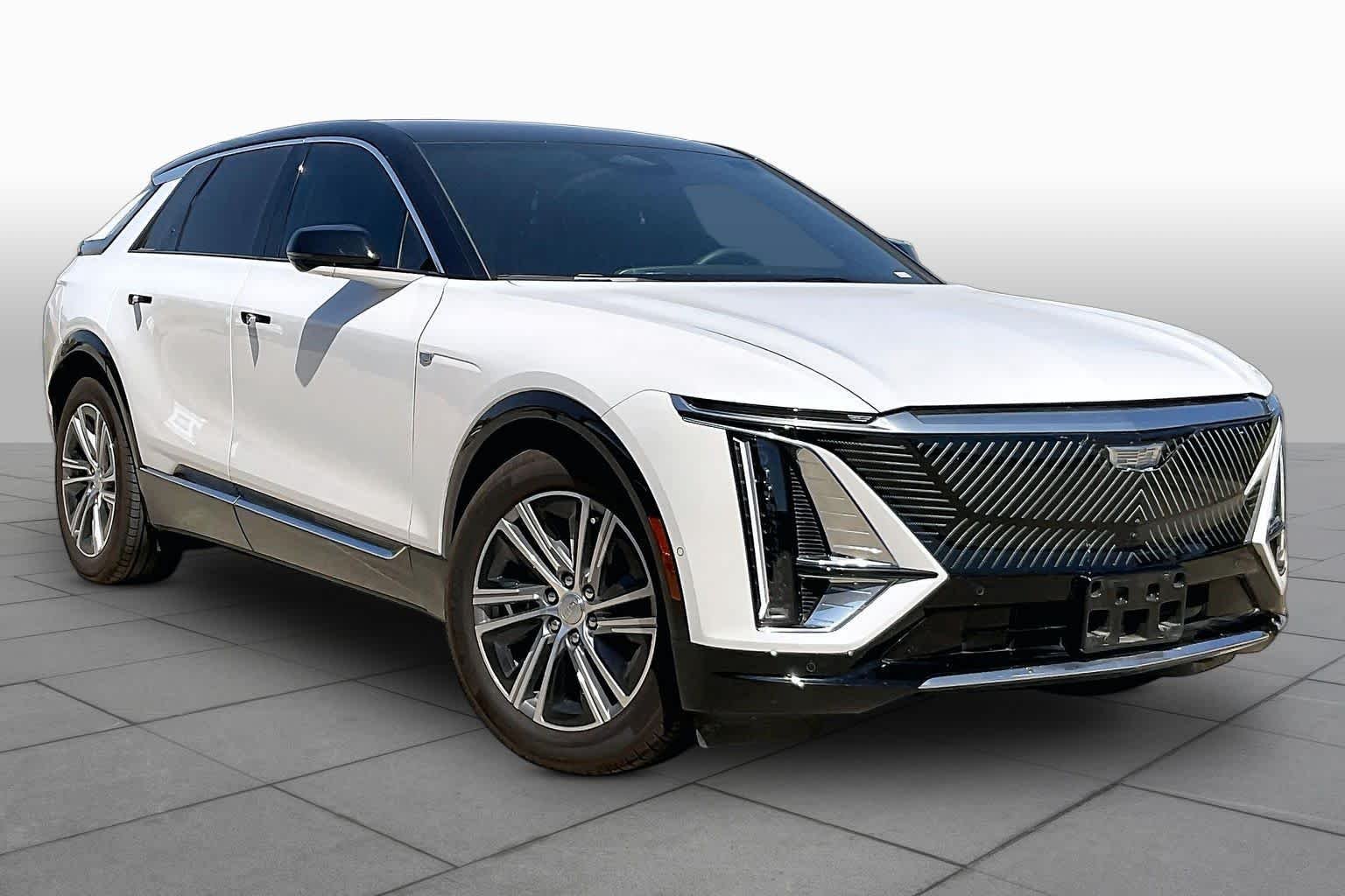 Used 2025 Crystal White Tricoat Cadillac Luxury image 2