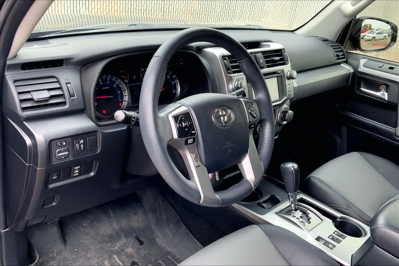 Used 2018 Midnight Black Metallic Toyota SR5 Premium image 16