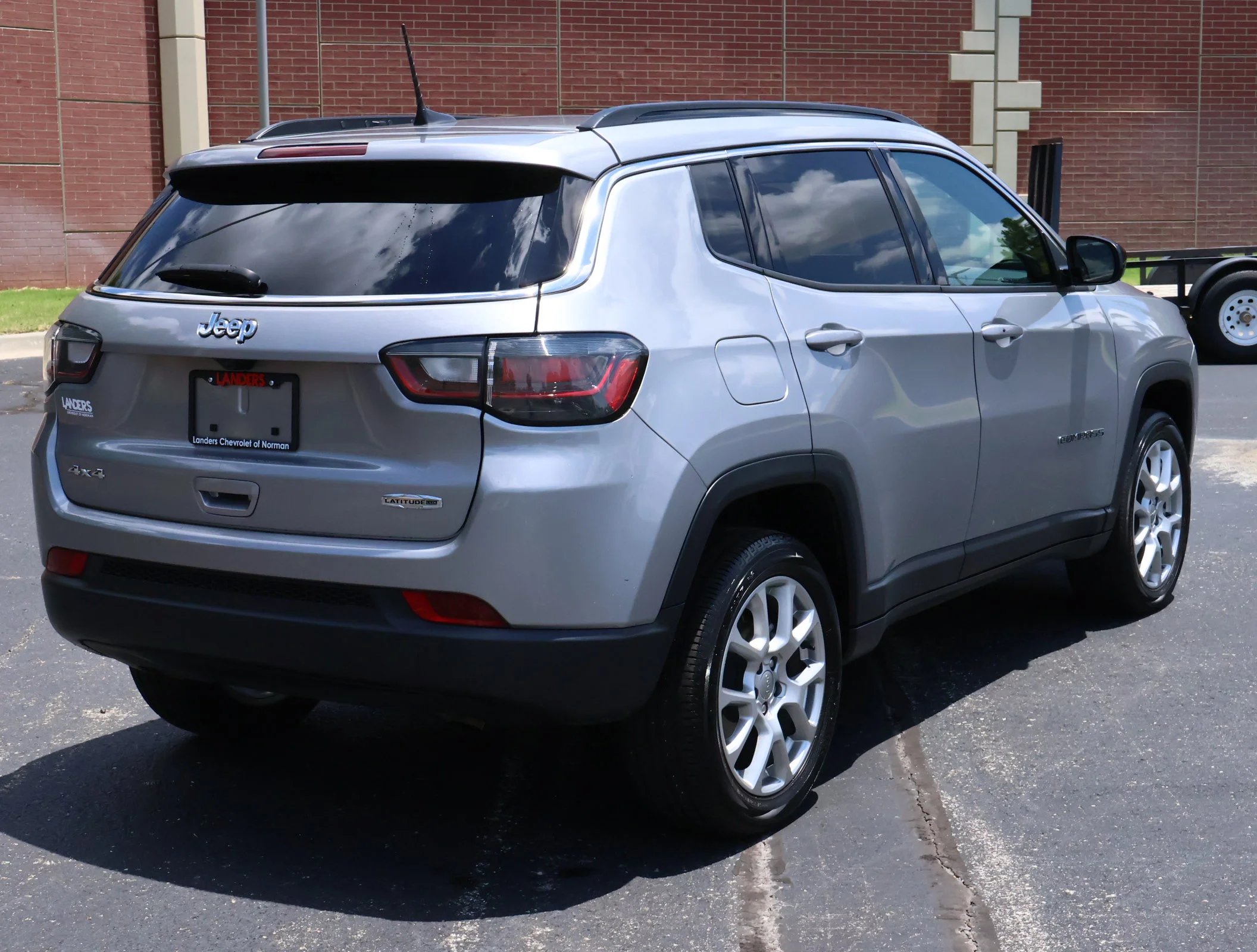 Used 2023 Billet Silver M Jeep Latitude Lux image 32