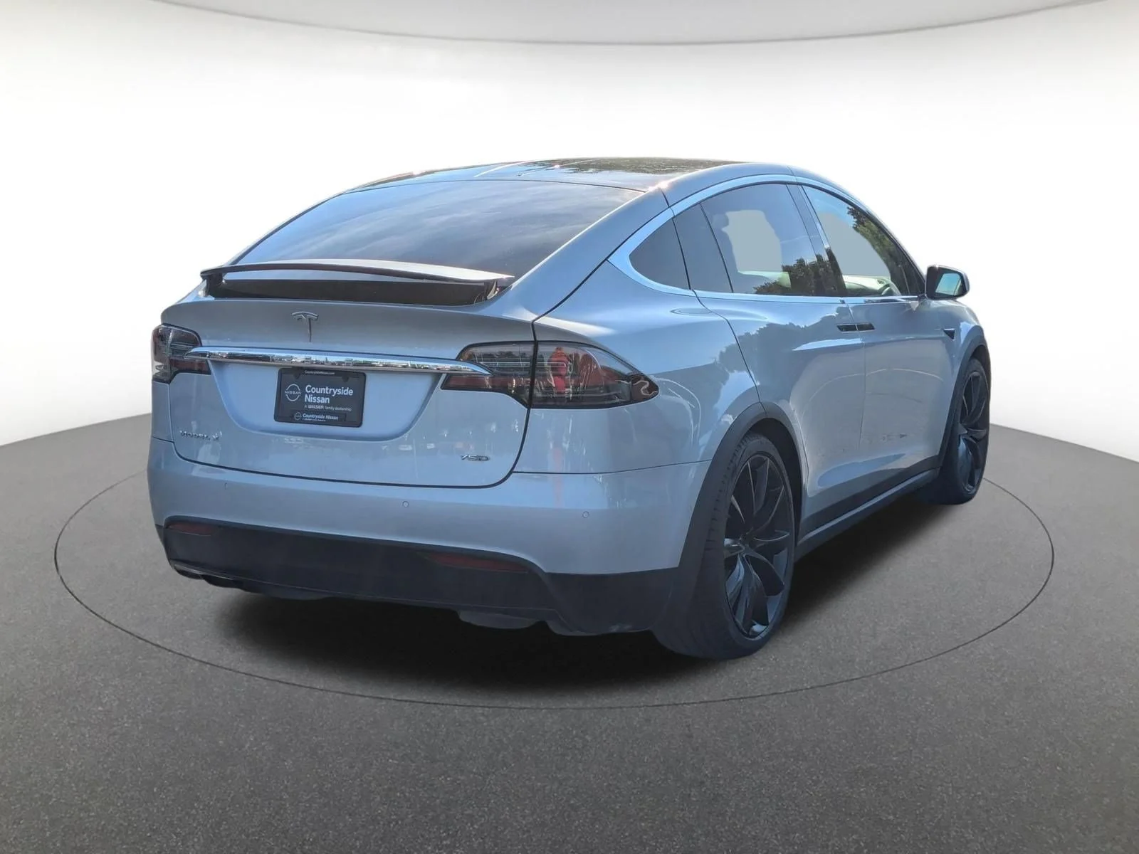 Used 2018 Silver Tesla 75D image 5