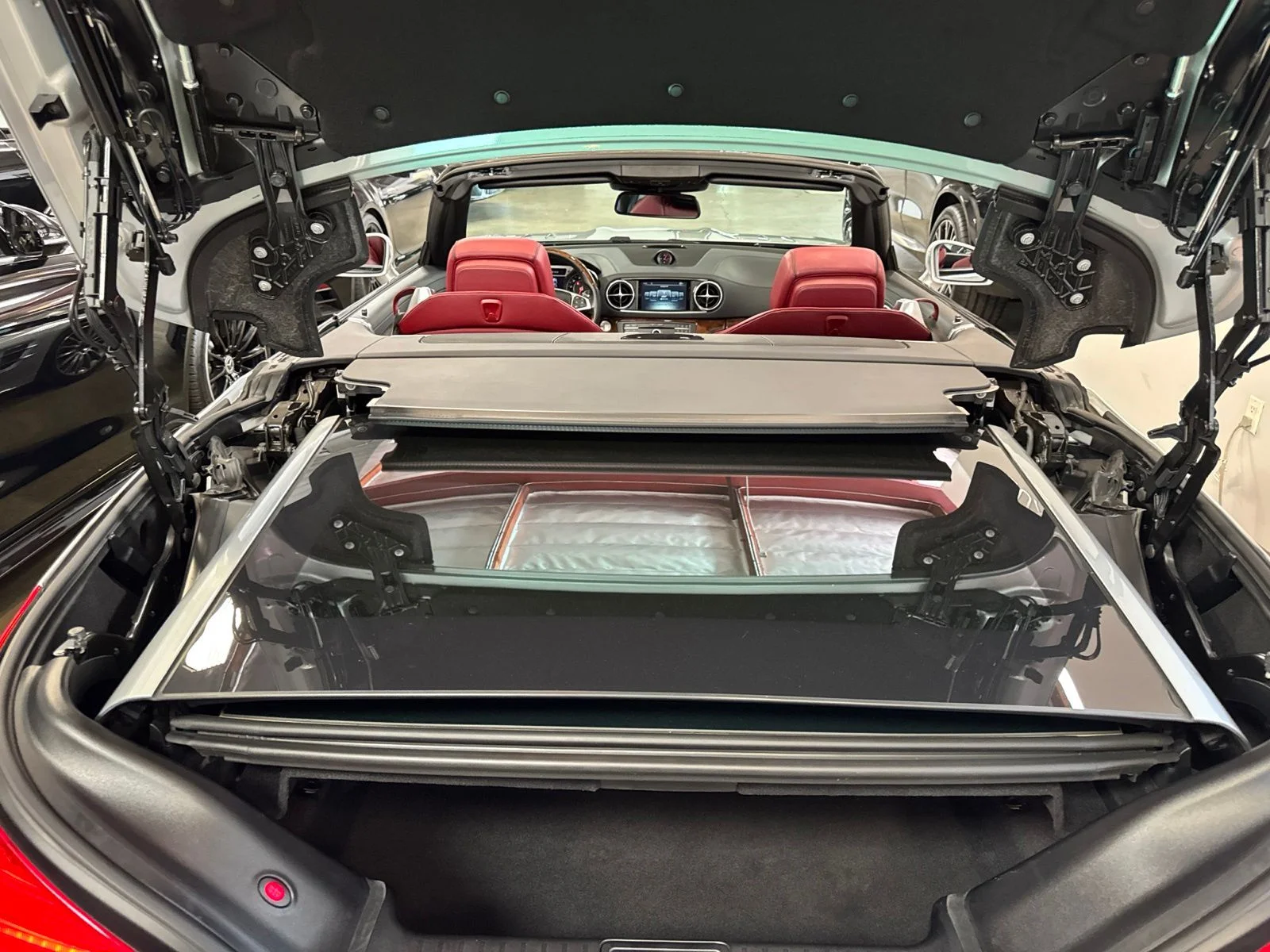 Used 2019 Silver Mercedes-Benz SL 550 image 26