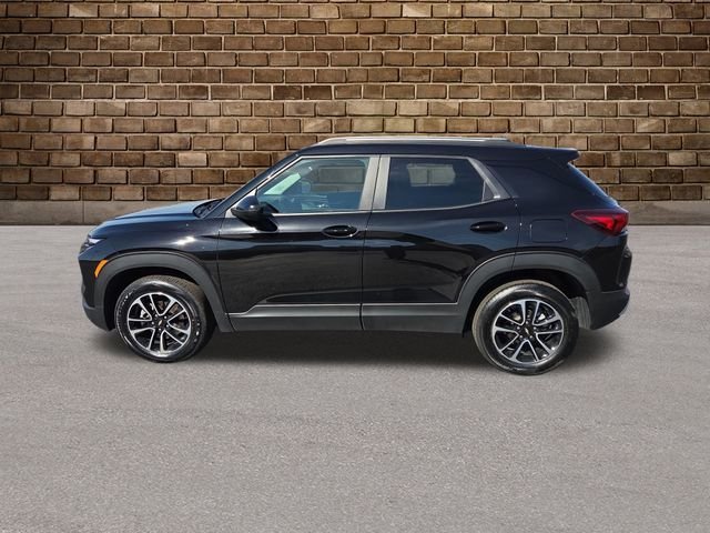 2025 Chevrolet Trailblazer LT photo 2