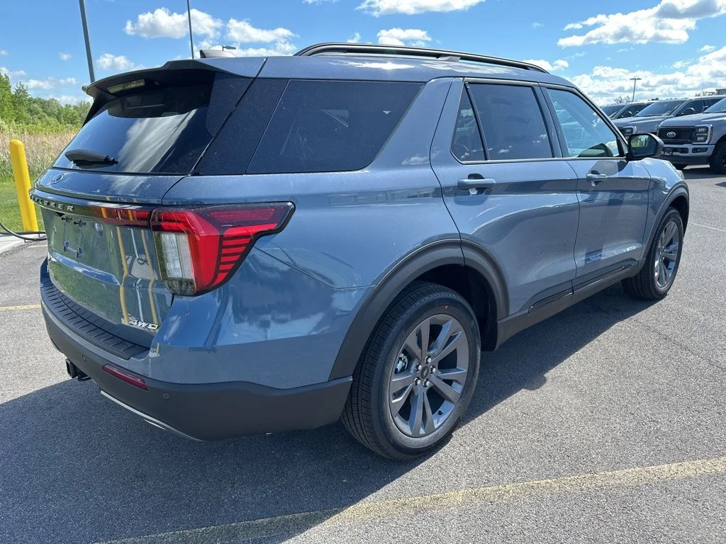Used 2026 Vapor Blue Metallic Ford Active image 6