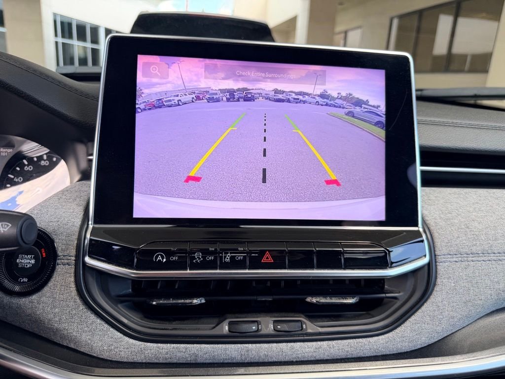 Used 2024 White Jeep Latitude image 25