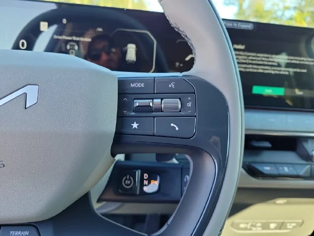 New 2026 Glacial White Pearl Kia Land AWD image 23