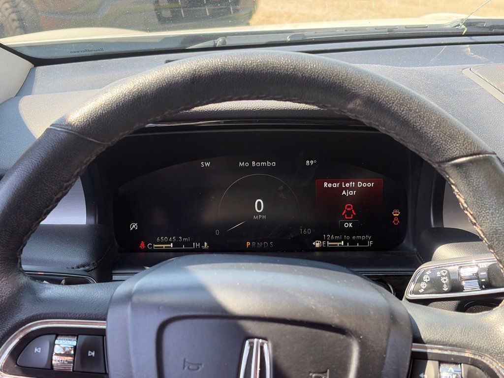 Used 2023 White Lincoln Standard image 7
