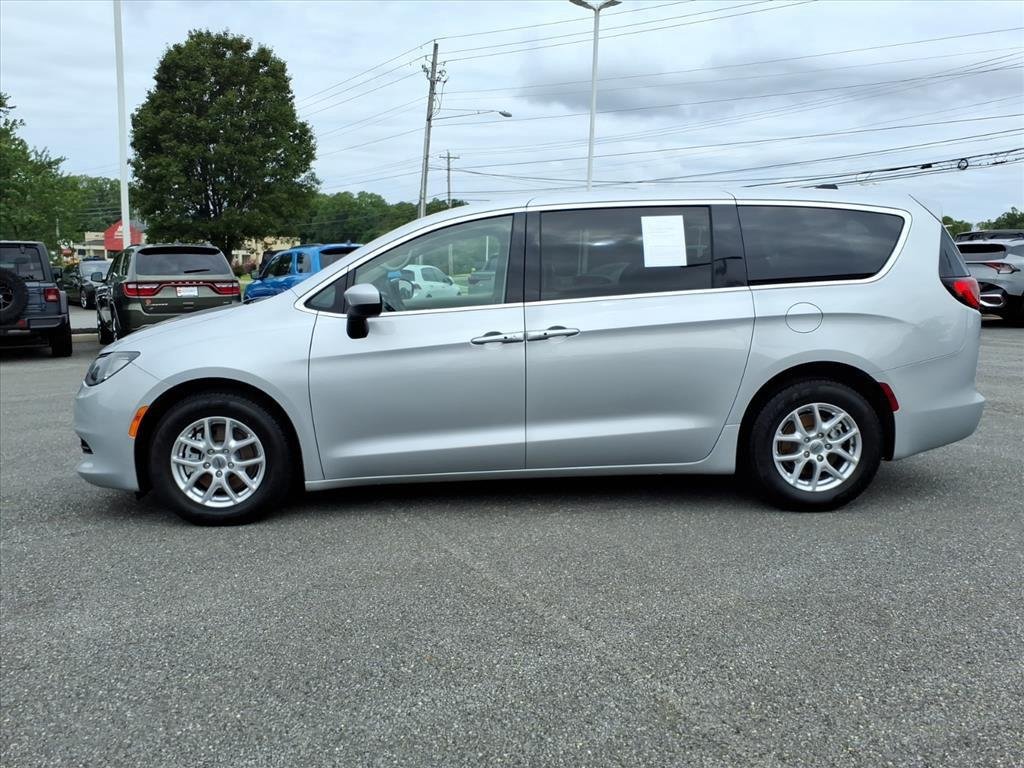 Used 2023 Silver Mist Clearcoat Chrysler LX image 3