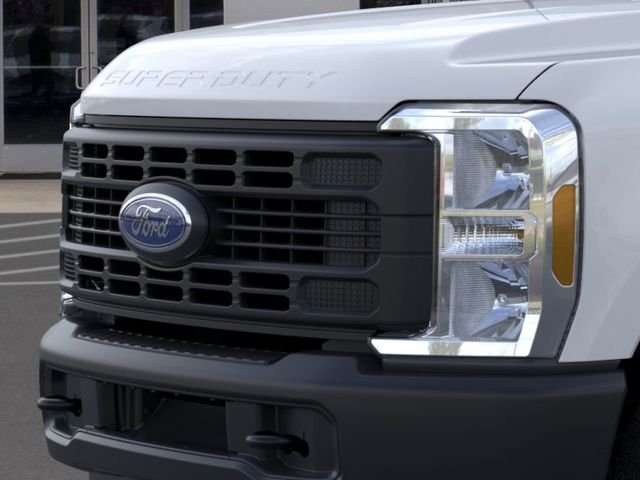 New 2026 Oxford White Ford XL image 17