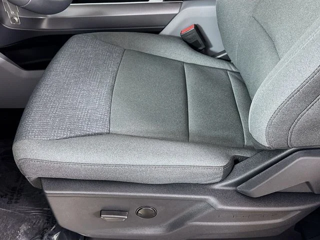 New 2026 Oxford White Ford XLT image 18