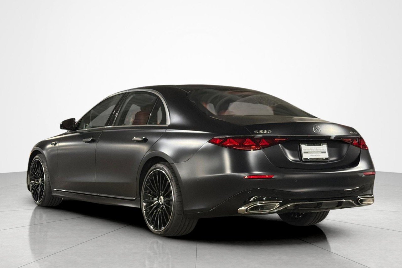 New 2027 MANUFAKTUR Night Black Magno Mercedes-Benz S 580 4MATIC® Sedan image 3