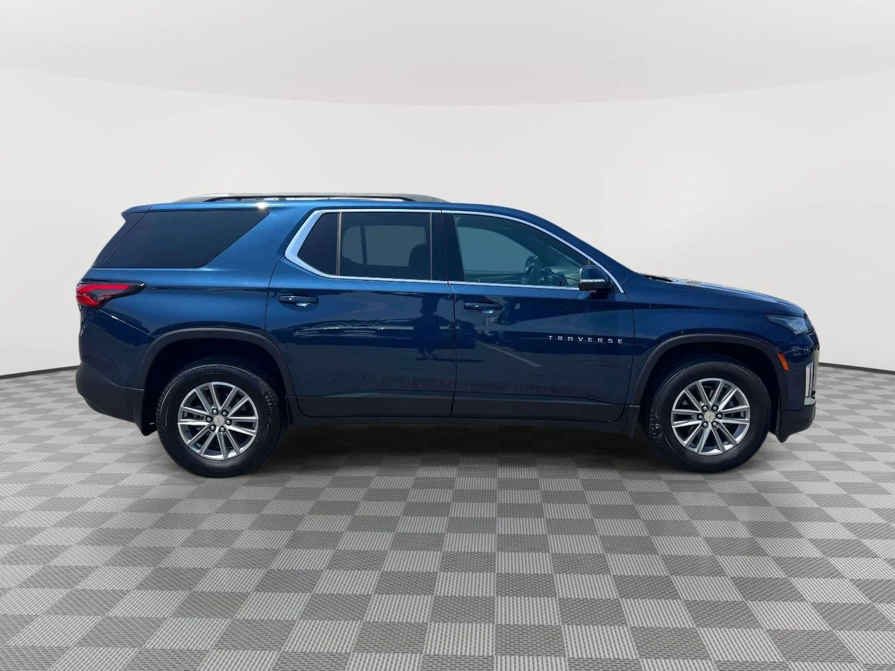 Used 2023 Northsky Blue Metallic Chevrolet AWD LT Cloth image 4