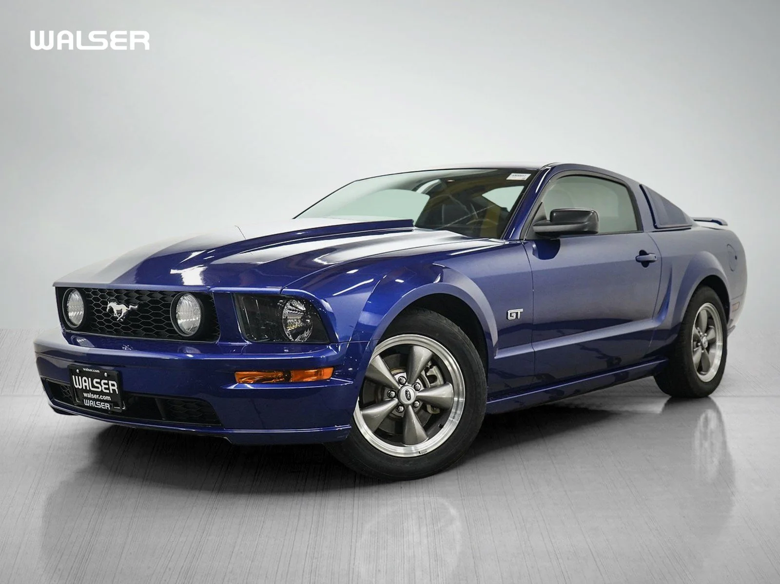 Used 2005  Ford GT Premium image 1