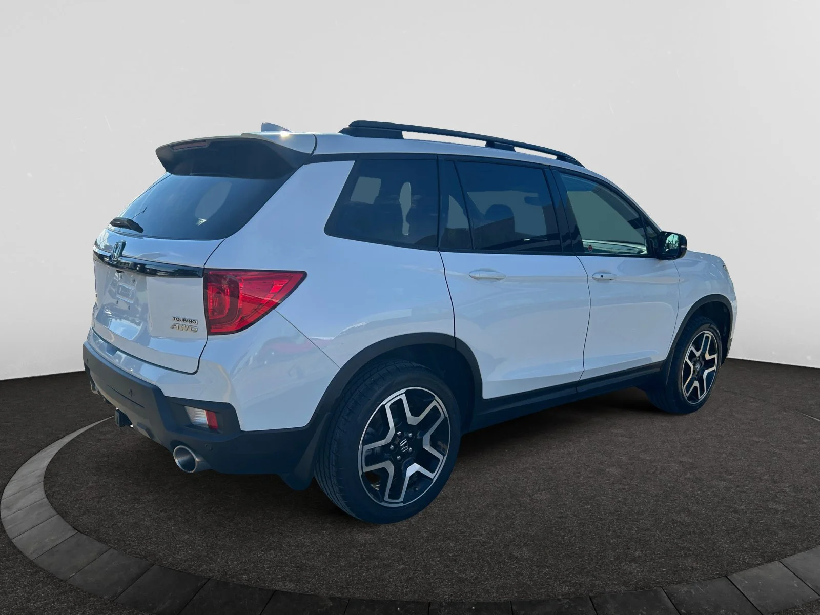 Used 2023 White Honda TOURING AWD image 5