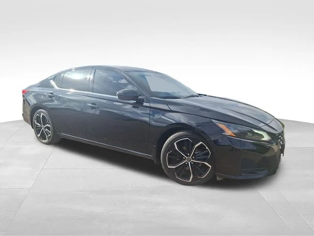Used 2024 Black Nissan 2.5 SR image 1