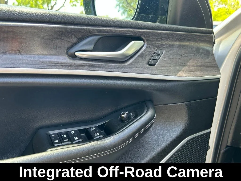 Used 2023 Silver Jeep 4xe image 16