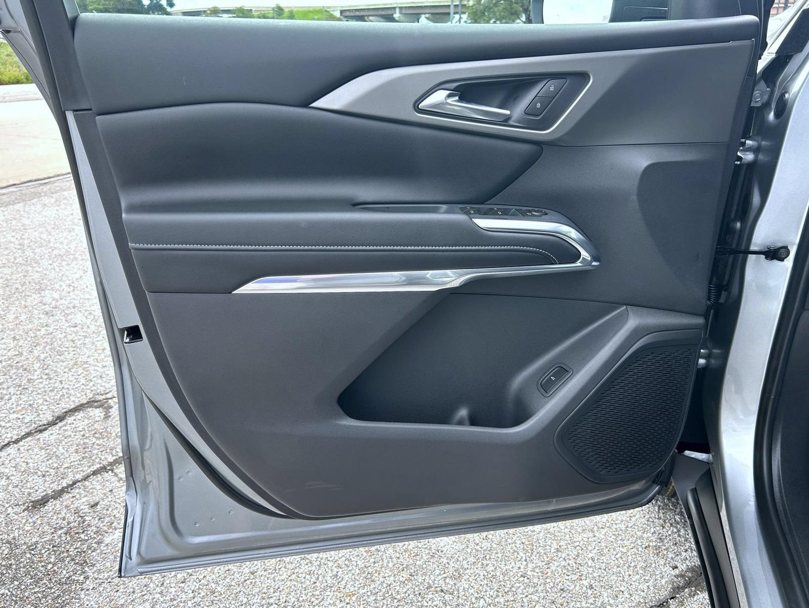 2027 Chevrolet Traverse LT - Photo 9