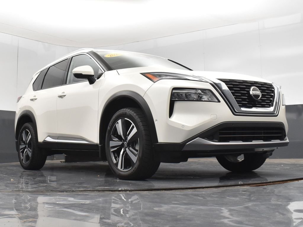 Used 2023 White Nissan SL image 24