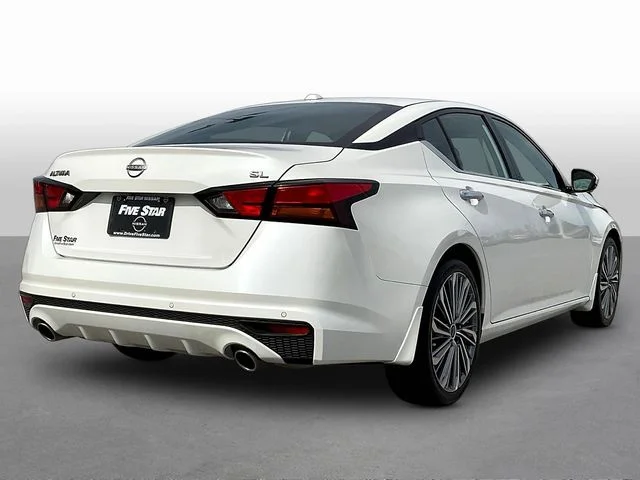 Used 2025 White Nissan 2.5 SL image 7