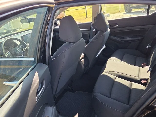 Used 2022 Black Nissan 2.5 SV image 7