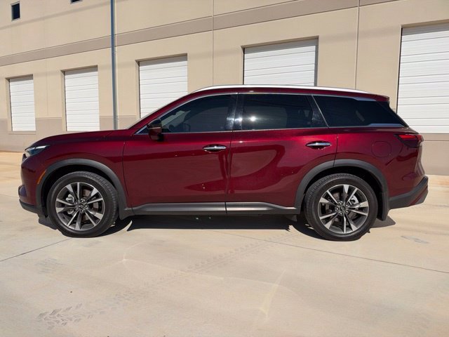 Used 2022 Red INFINITI LUXE image 7