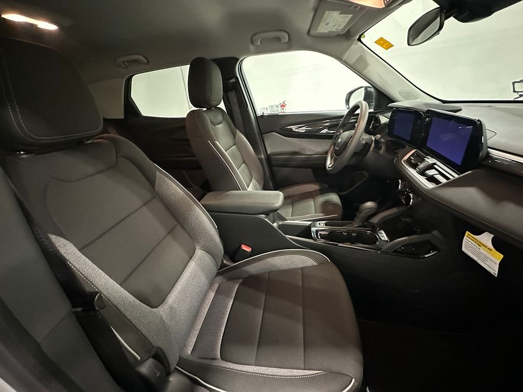 Used 2025 White Chevrolet LS image 26