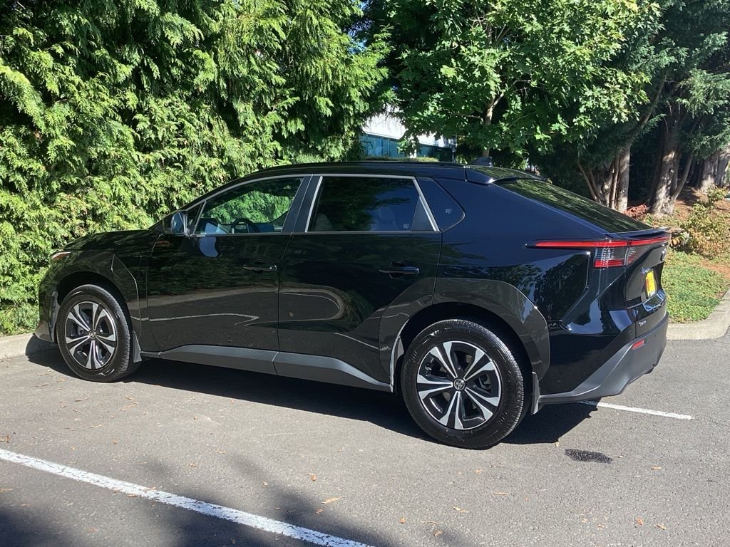 Used 2025 Black Toyota XLE image 8