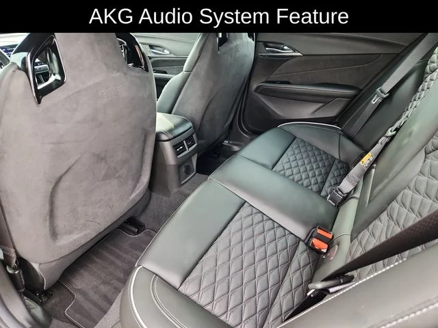 Used 2022 White Cadillac V-Series image 28