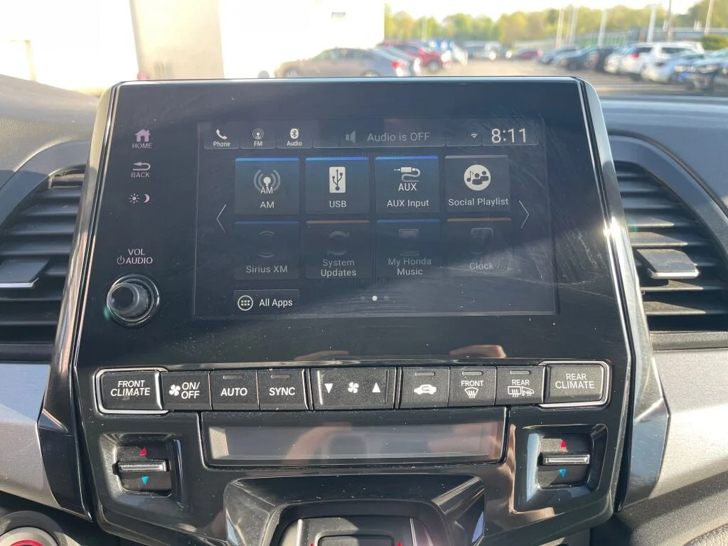 Used 2022 Lunar Silver Metallic Honda EX-L image 11