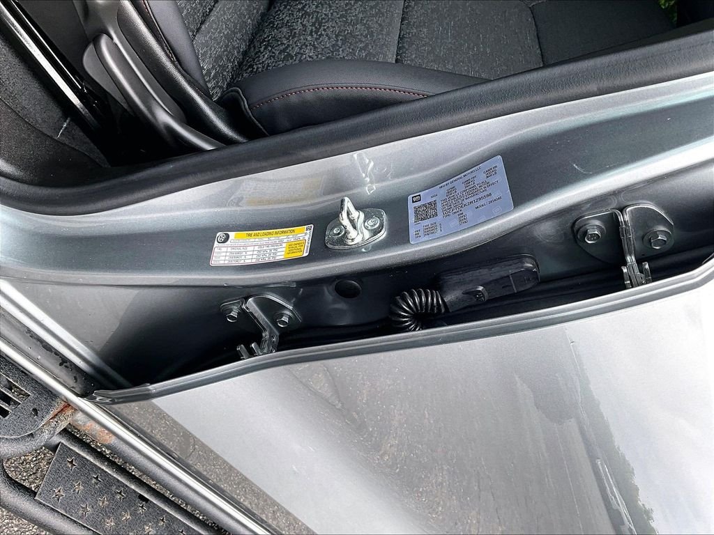 Used 2024 Gray Chevrolet Z71 image 33