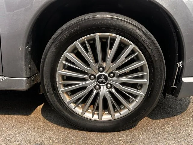 Used 2022  Mitsubishi  image 35