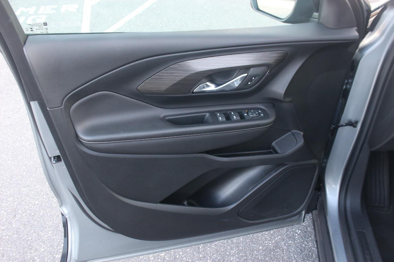 Used 2023 Sterling Metallic GMC SLE image 13