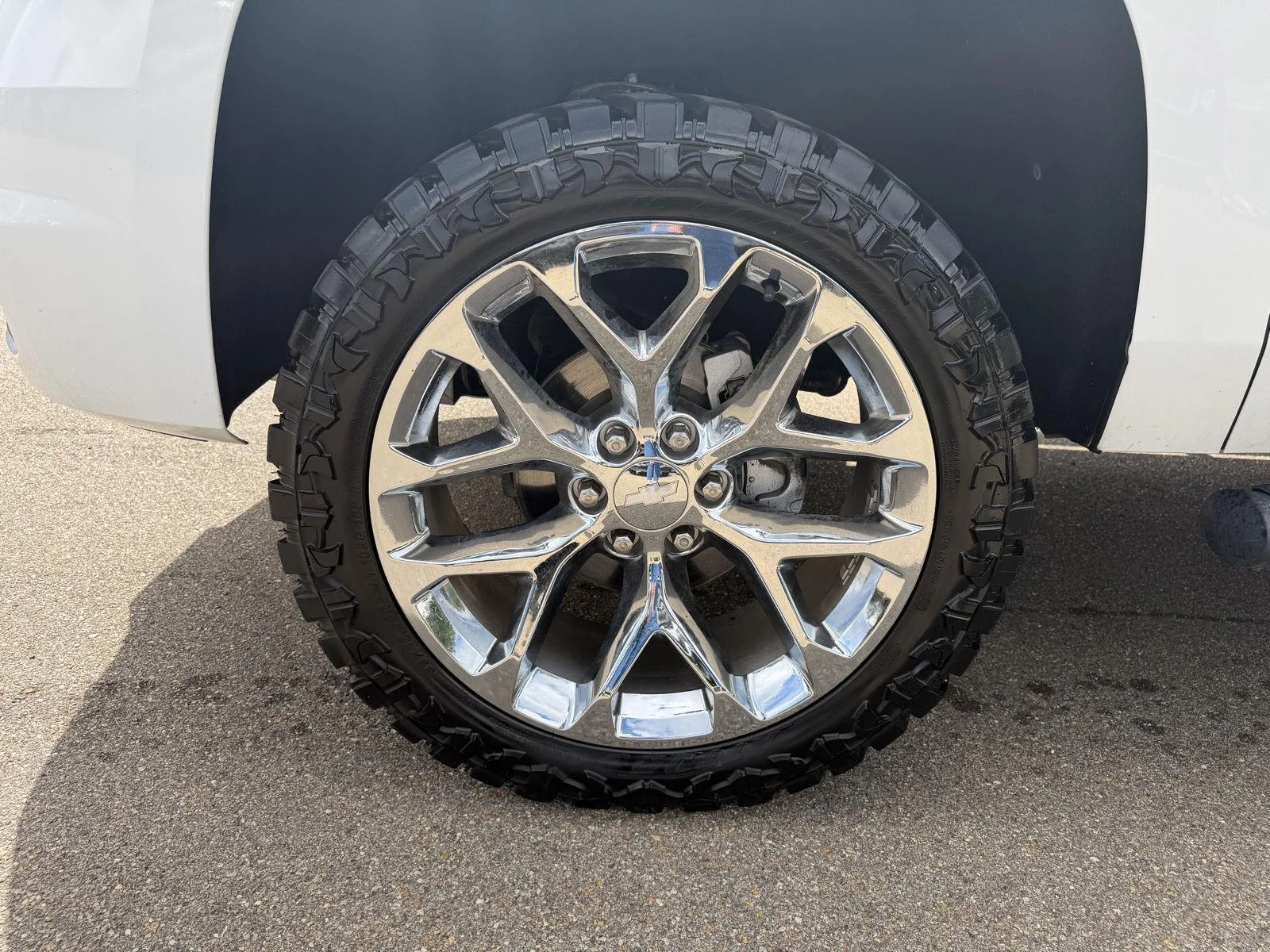 Used 2020 Summit White Chevrolet LT image 27