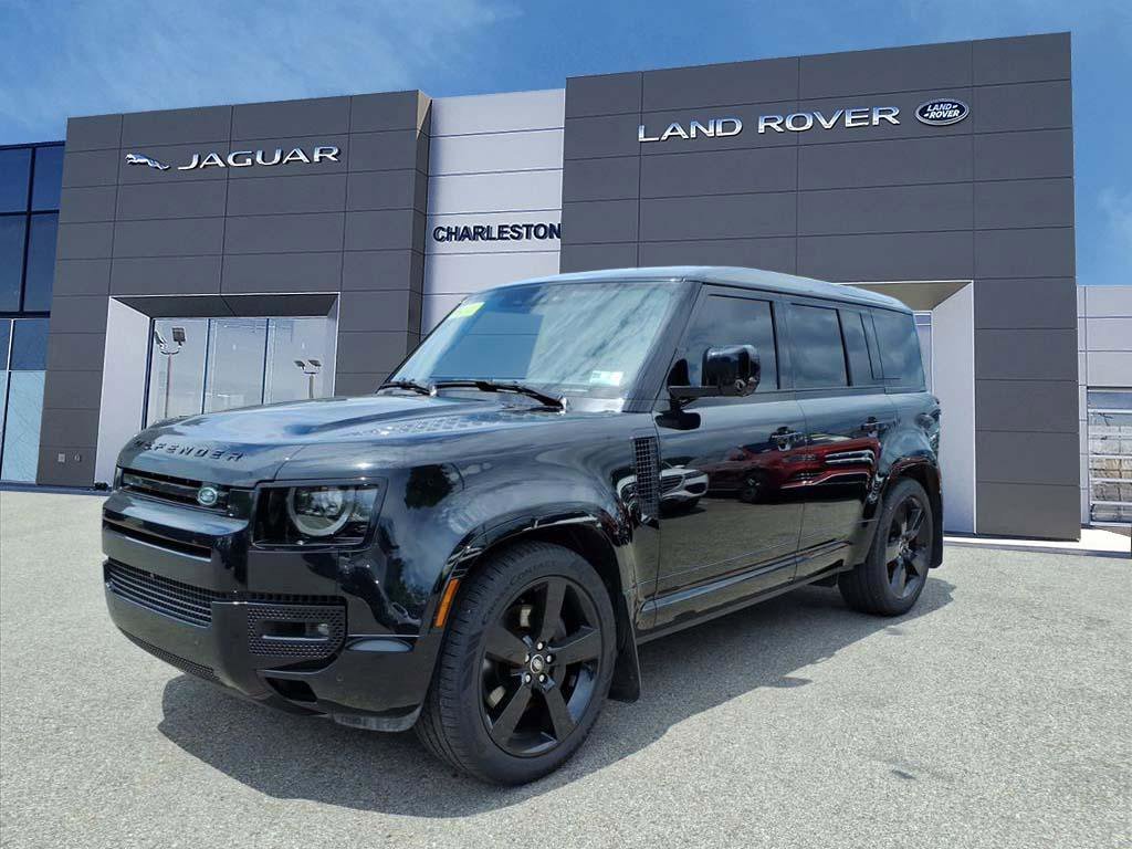 Certified Used 2025 Santorini Black Metallic Land Rover X-Dynamic SE image 7