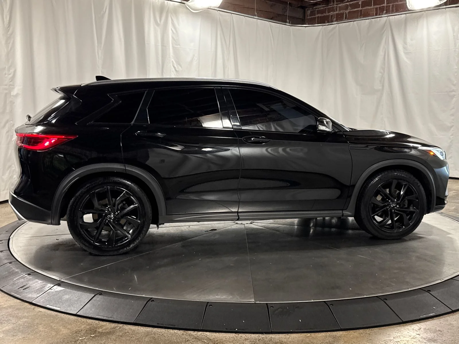 Used 2019  INFINITI ESSENTIAL image 8