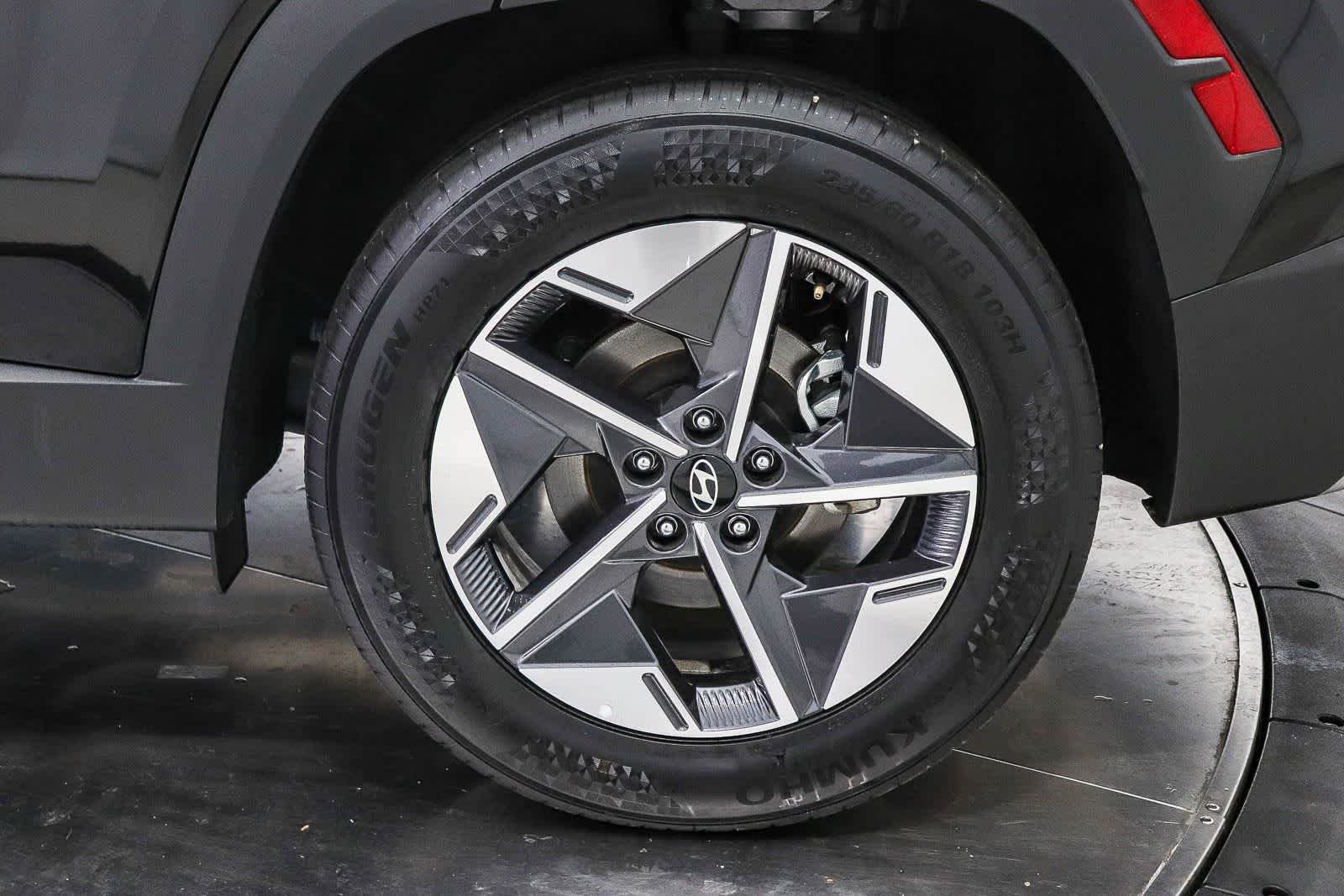 Used 2025 Phantom Black Hyundai SEL image 10