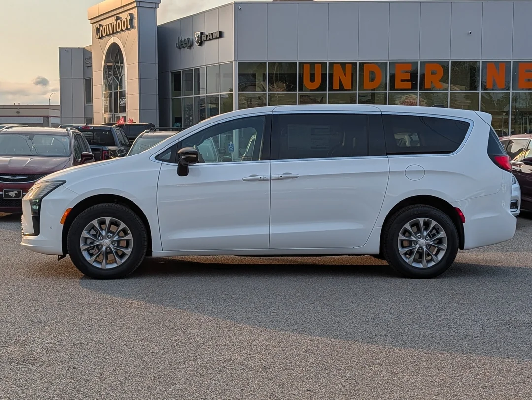 New 2027 White Chrysler Select - - AWD - 3.6L Pentastar V6 - Safety Sphere Pkg - Power Sunroof & More! image 5