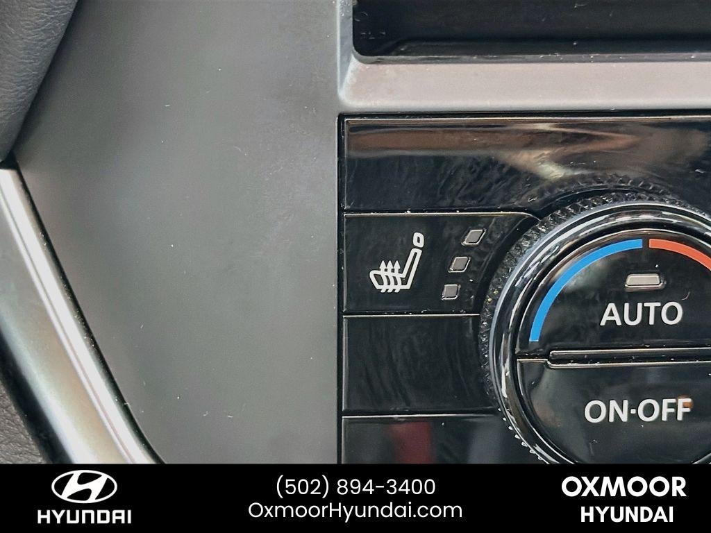 Used 2023 Pearl White Tricoat/Super Black Nissan SV image 19