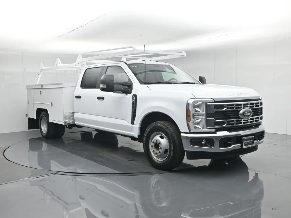 2026 Ford F-350 XL Crew Cab 179-In DRW's photo