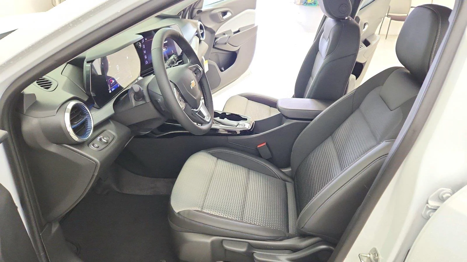 2026 Chevrolet Trax LT - Photo 15