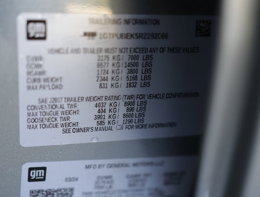 Used 2024 Sterling Metallic GMC SLE image 37