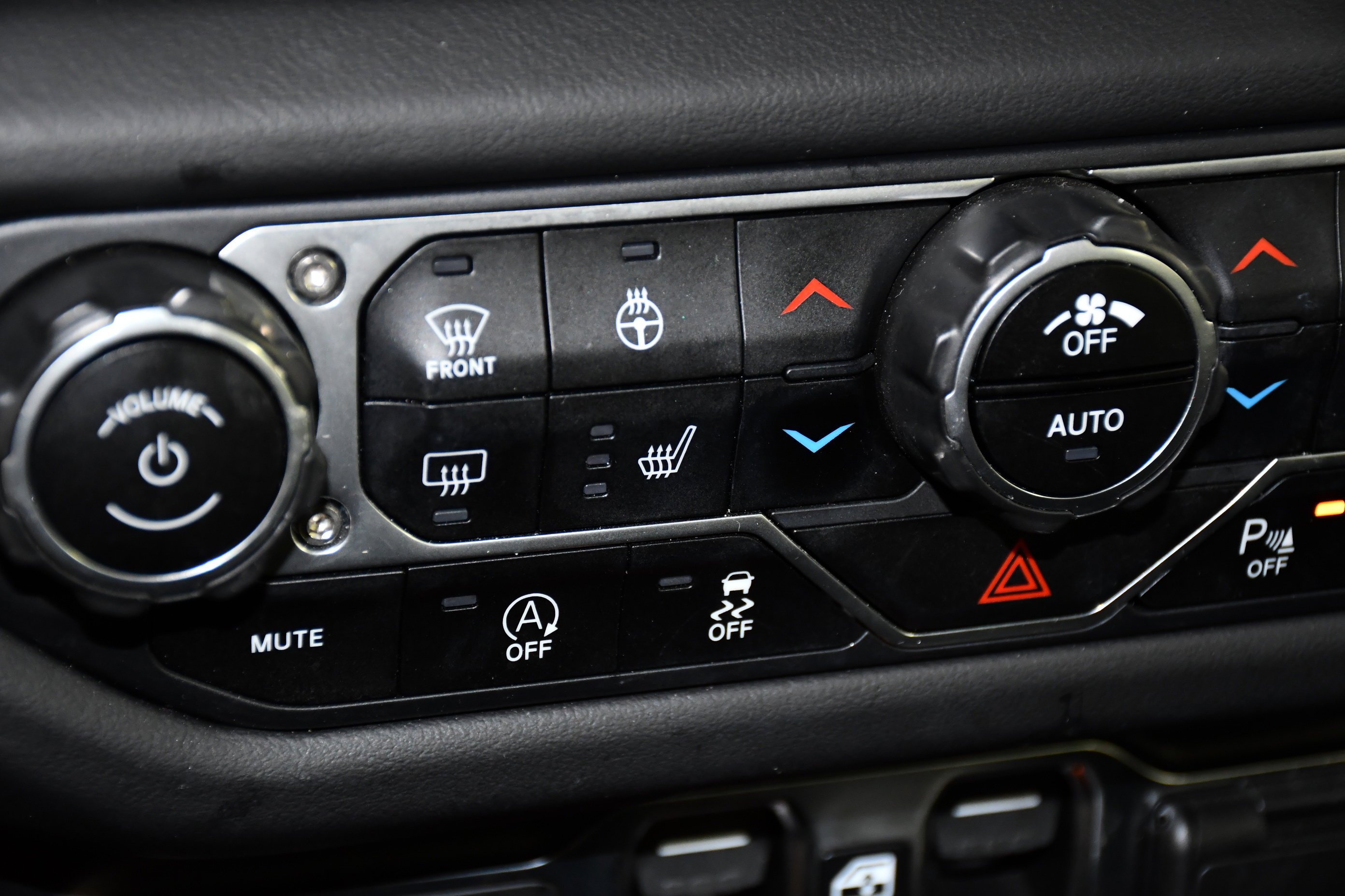 Used 2024 Black Clearcoat Jeep Sahara image 31