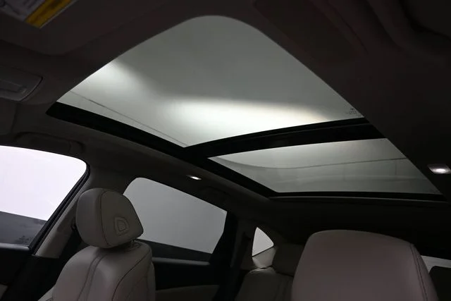 Used 2025 White Acura Technology Package image 27