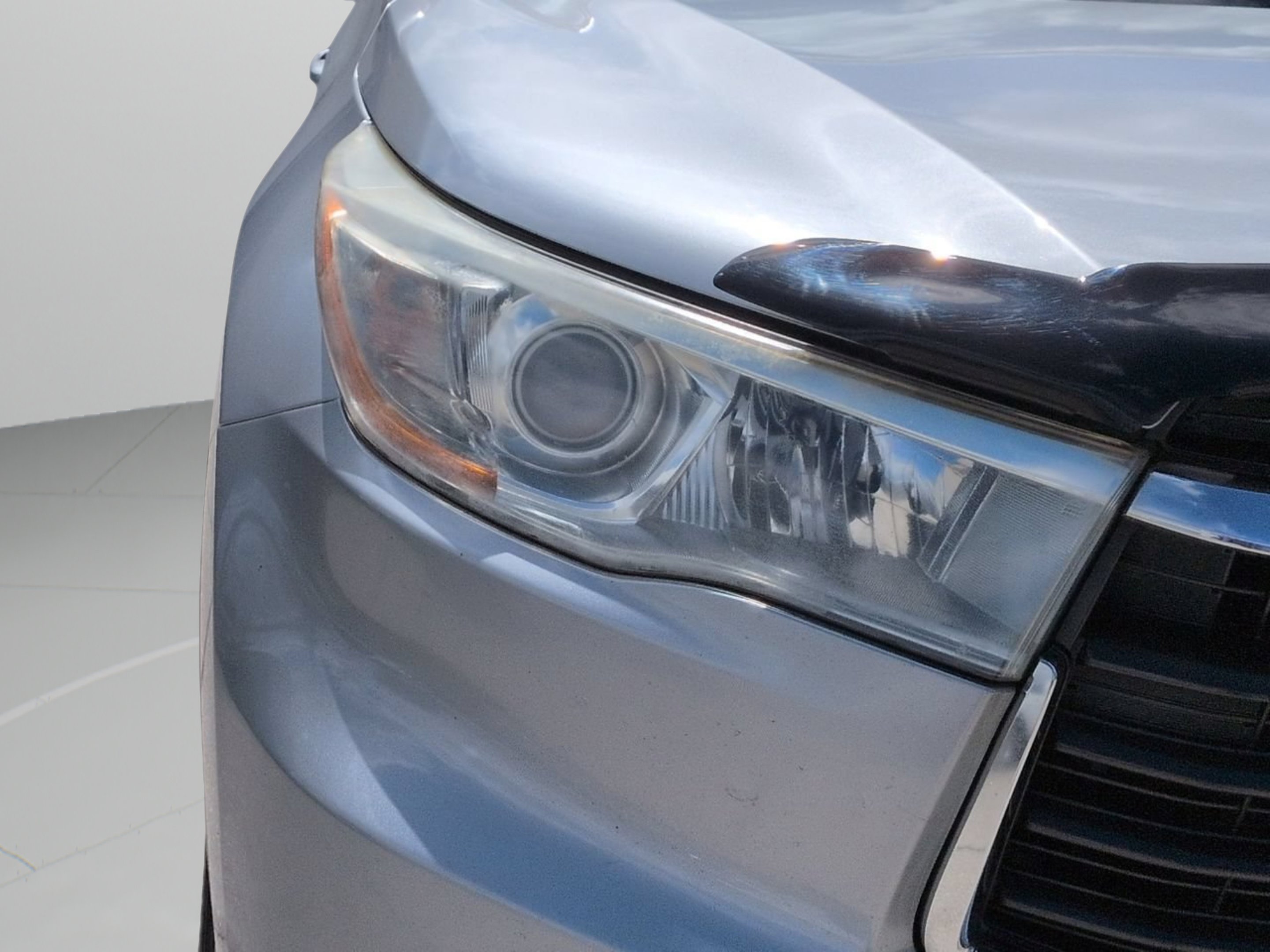 Used 2015 Silver Sky Metallic Toyota Limited image 31