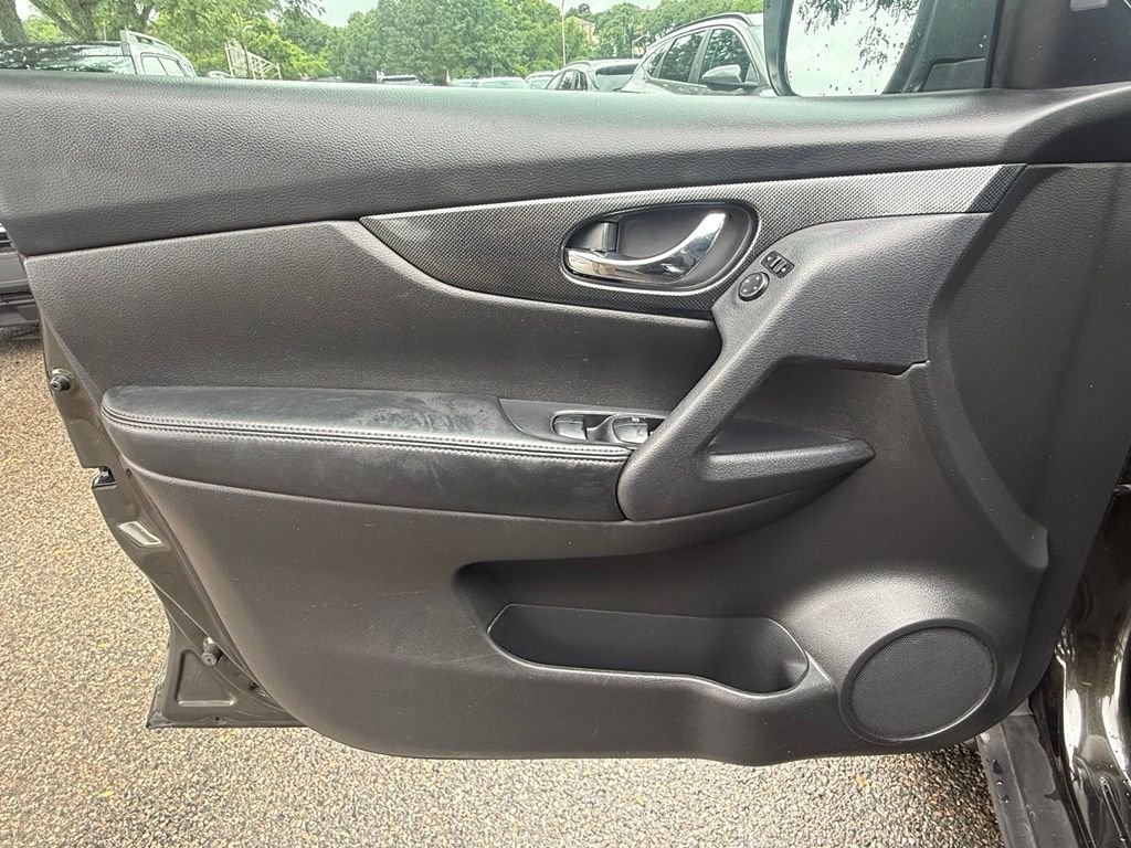 Used 2015 Green Nissan SL image 20