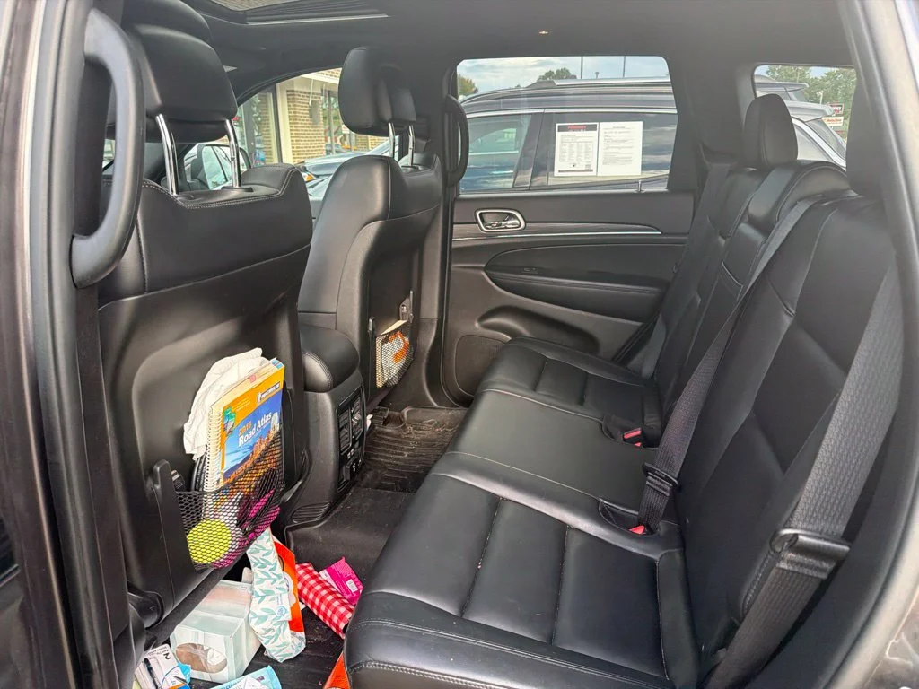 Used 2019 Gray Jeep Limited image 9