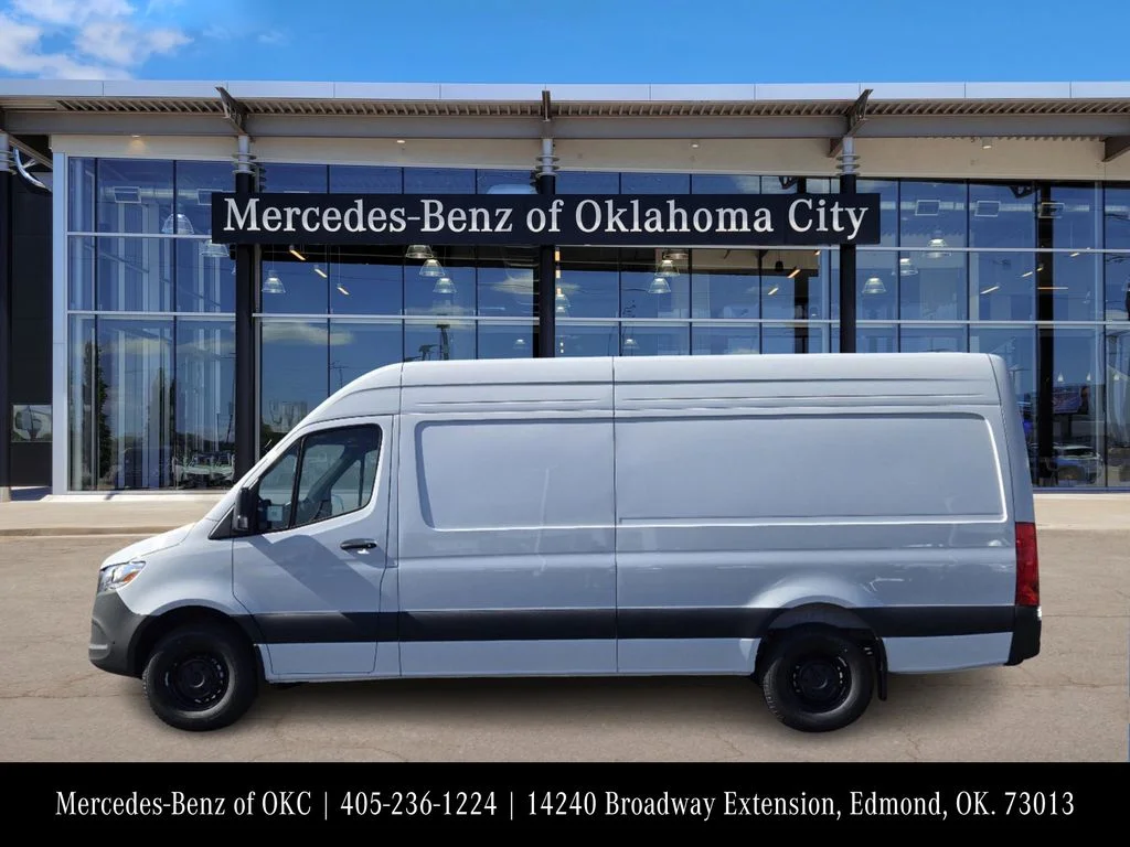 Used 2025 White Mercedes-Benz Cargo 170 WB image 3
