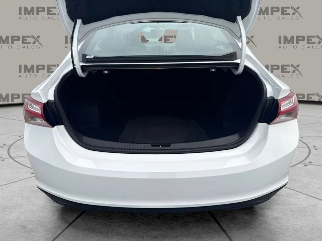 Used 2022 White Chevrolet LT image 16