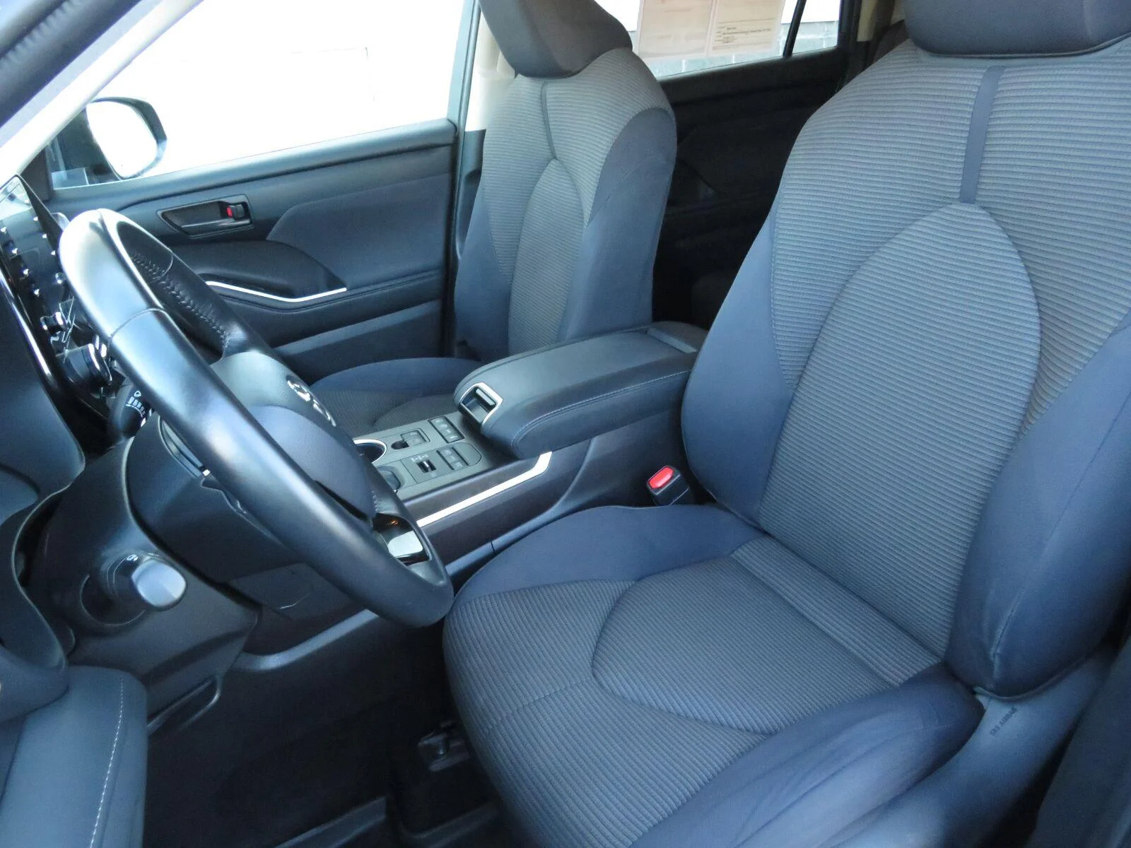 Used 2021 Magnetic Gray Met Toyota L image 22