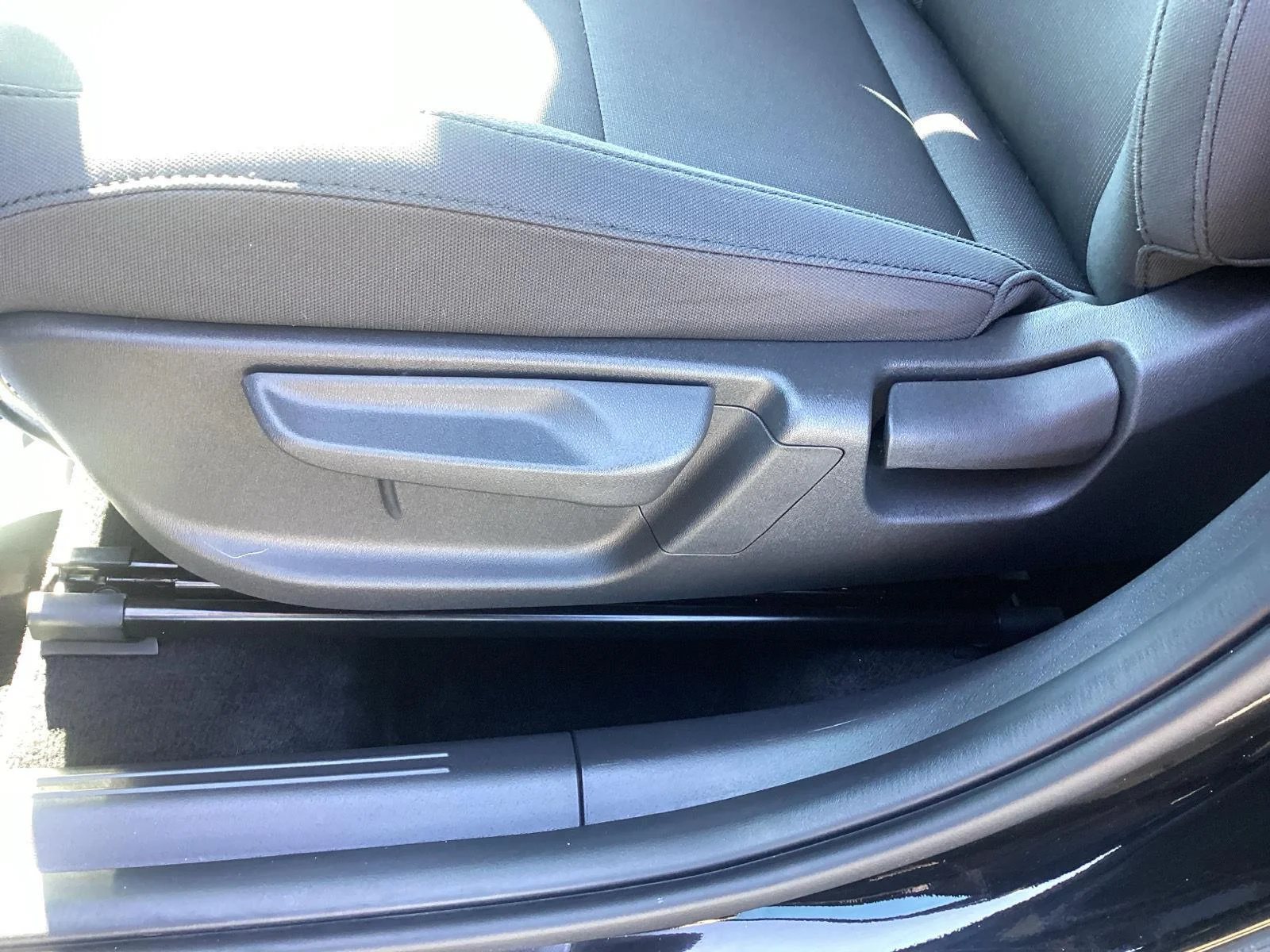 Used 2024 Aurora Black Pearl Kia LX image 15